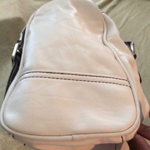 Handbag - Picture 4 of 5